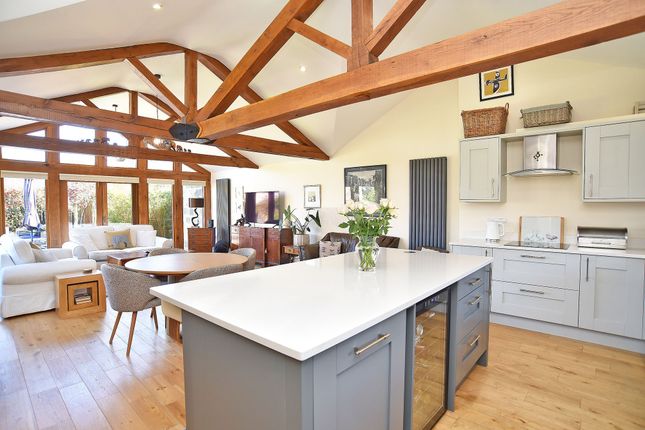 4 Walton Close, Harrogate photo 3