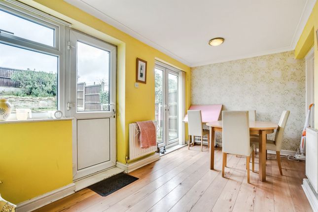 22, Stonecliffe Drive, Wakefield photo 4