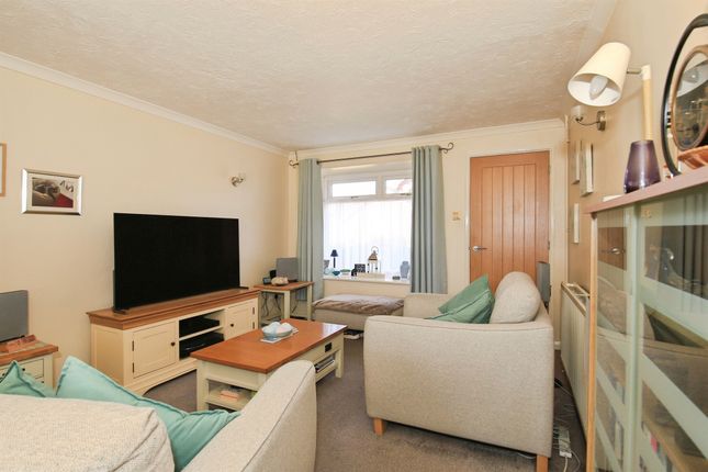 23, Godwit Close, Peterborough photo 3