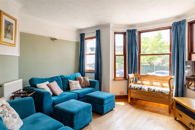 10, Ifold Road, Redhill photo 4