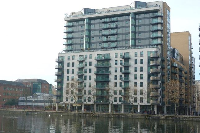 Flat to rent in Millharbour, London