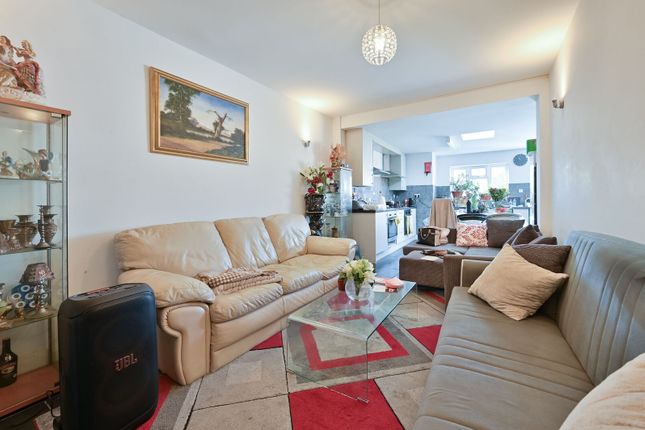Churchill Avenue, HA3, Kenton photo 4