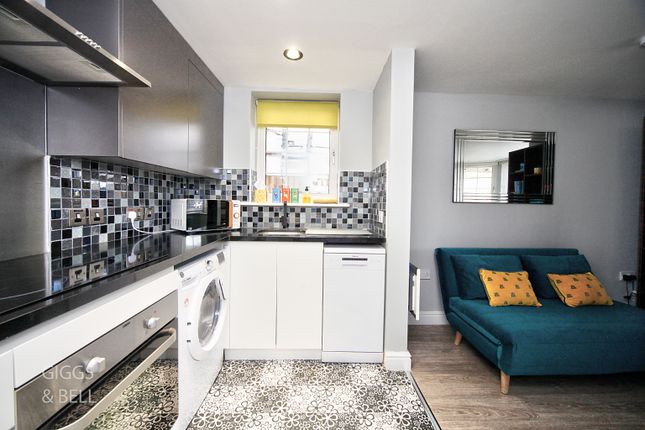 Flat 1, Rana Court, Luton photo 4