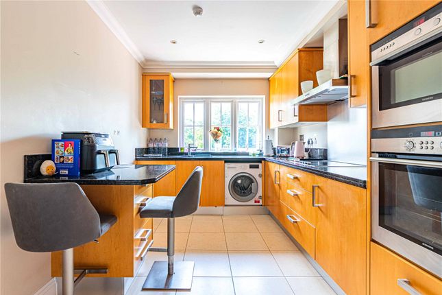 Flat 16, East Wood,, Wall Hall Drive, Watford photo 3