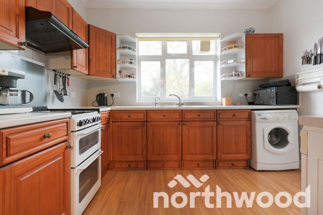8, Manor Drive, Epsom photo 4