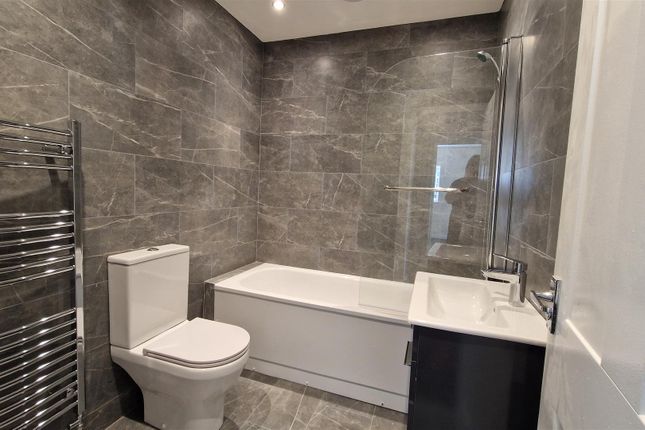 137, High Street, Rainham photo 4