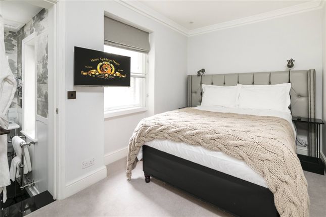 Flat to rent in North Audley Street, Mayfair, London