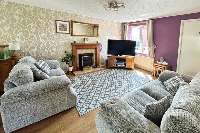 11, Ascott Drive, Swadlincote photo 3