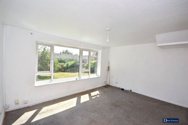 3 Victor Approach, Hornchurch photo 2