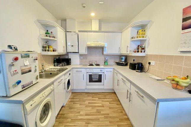 4 Seacliff, Torquay photo 3