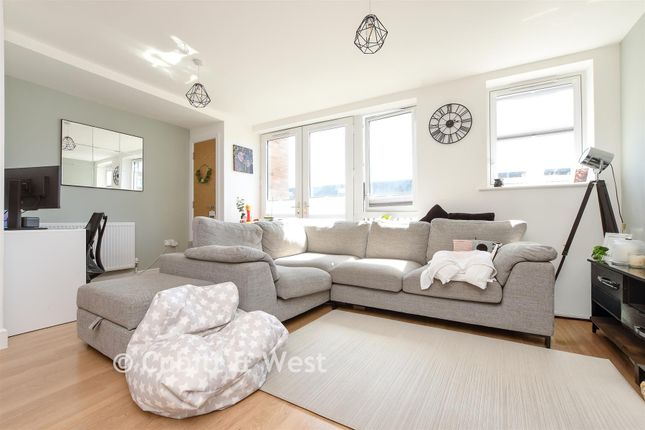 2-bed flat on Thanet Court, Nailsworth Crescent, Merstham, £270,000