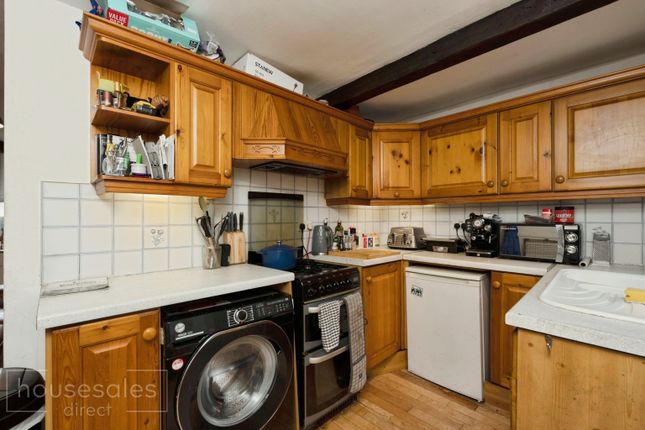 4, Springhill Place, Bradford photo 4