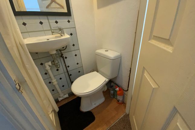 Terraced house to rent in 17 Stanley Street, Luton, Bedfordshire