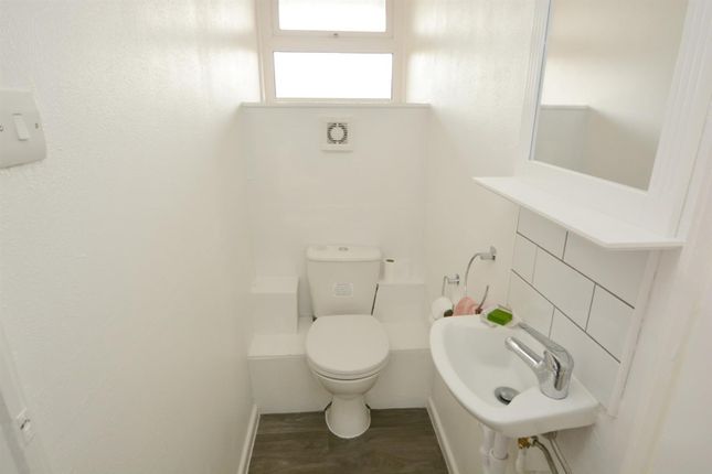 Flat for sale in Hindhead Gardens, Northolt