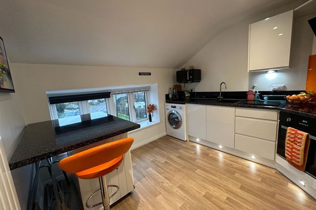 Thumbnail Flat to rent in East Street, Fritwell, Bicester