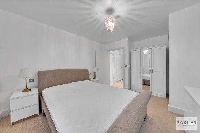 Flat 63,, 4, Bodiam Court, London photo 4