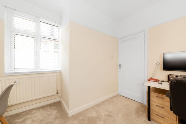 Flat for sale in Addington Grove, Sydenham, London