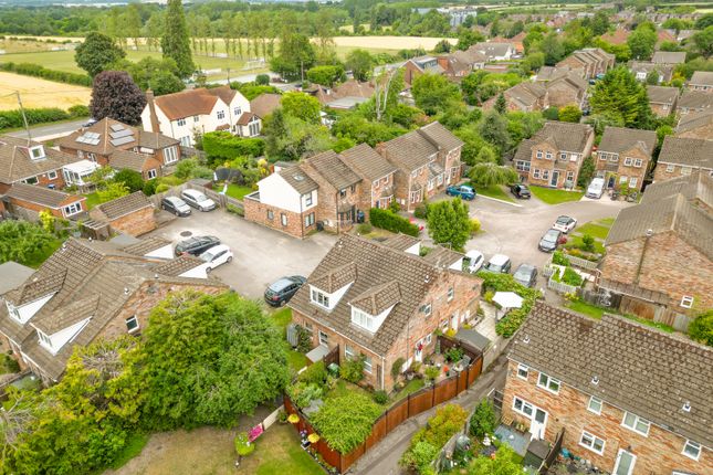 46, Lakeside, Tring photo 3