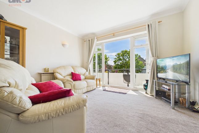 3 Winton Lodge, Imperial Avenue, Essex photo 3