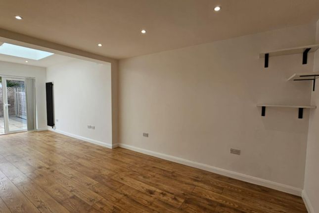 Flat 1, 52, Lea Crescent, Ruislip photo 3