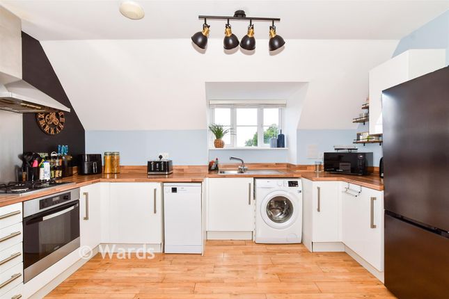 6, Hawkes Way, Maidstone photo 4