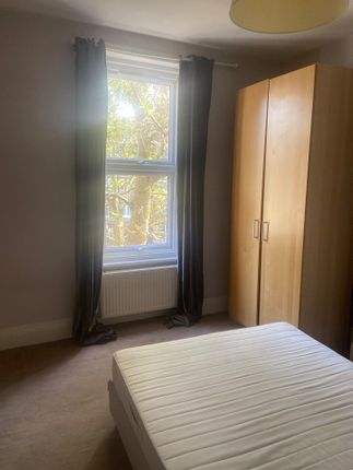 Flat to rent in Richmond Way, London