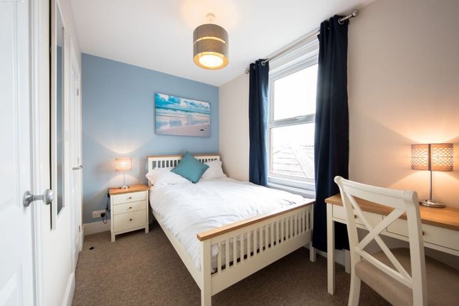 Room to rent in Dorothy Street, Reading