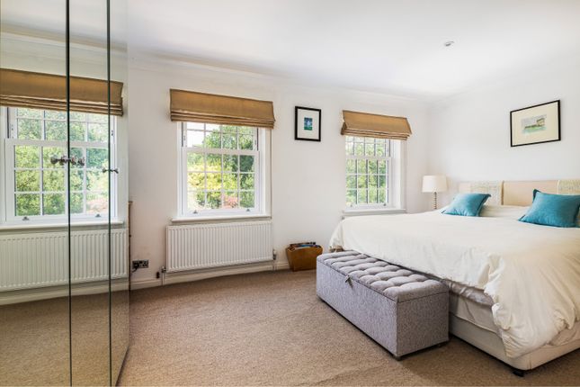 20, Beaufort Close, London photo 4
