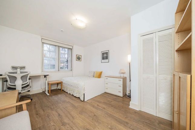 Flat 9, Rashleigh House, Thanet Street, London photo 4