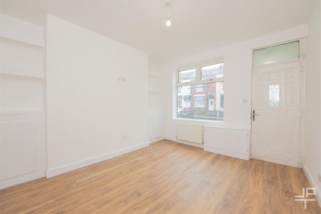 24, Catherine Street East, Bolton photo 2