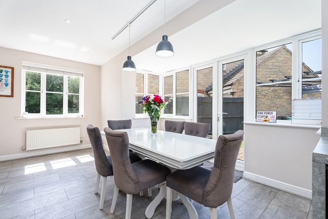34, Coltsfoot Drive, Bourne photo 4