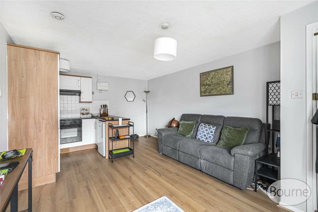 24, Kingfisher Walk, Ash photo 2
