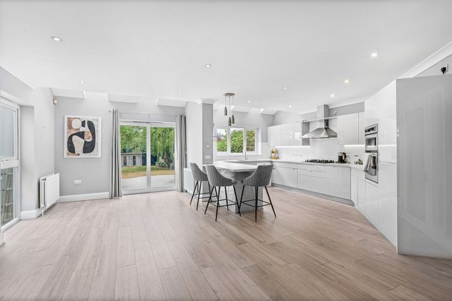 58, Bushey Grove Road, Hertfordshire photo 4