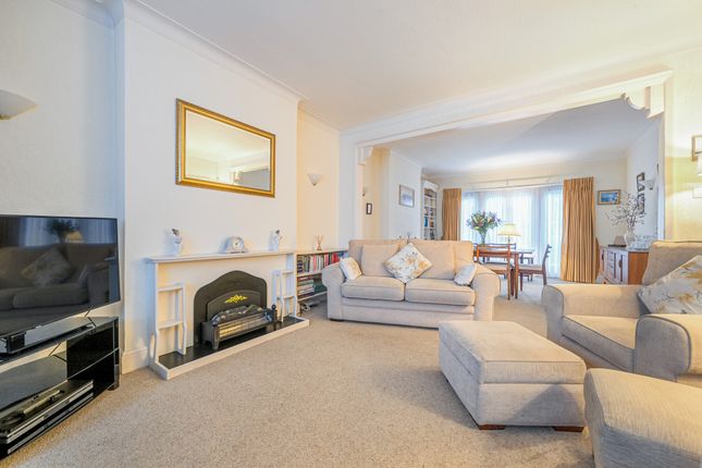 56, Church Crescent, Whetstone photo 3