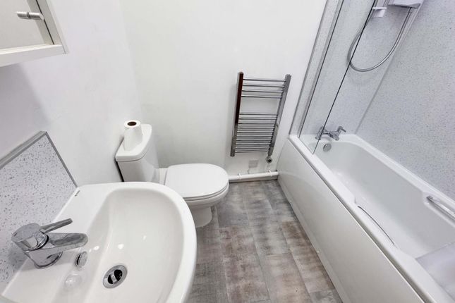 25, Beech Court, Rugby photo 4