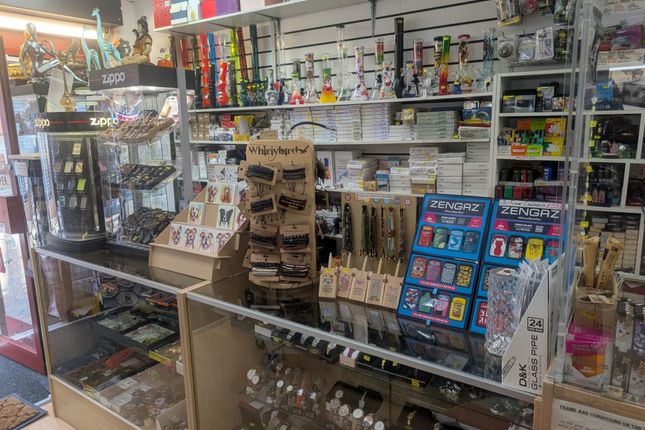 vape shop eaglescliffe English candy store hi-res stock photography and images