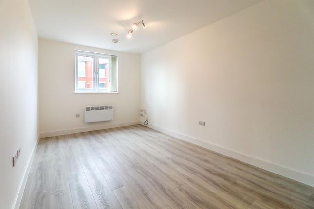 Flat to rent in Foleshill Road, Coventry
