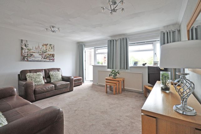 33, Forest Close, Newport photo 3