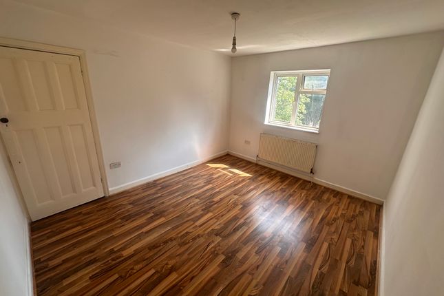 212a, Lady Margaret Road, Southall photo 4