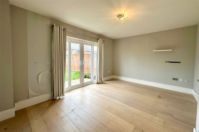 12, Stonechat Croft, Berkshire photo 3