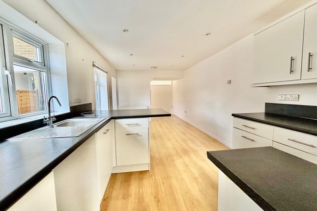 30 Hillfield Road, Selsey photo 4