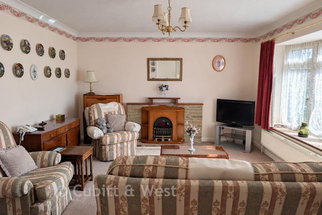 3, St. Mary's Close, Pulborough photo 3