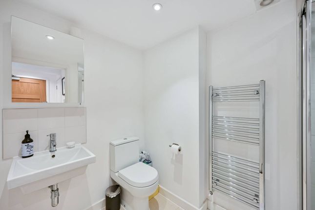 Studio for sale in St. Johns Road, Isleworth