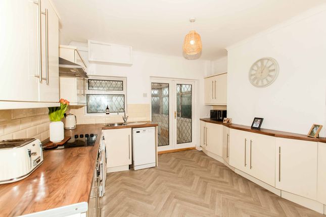 7 Rotherham Road, Chesterfield photo 2