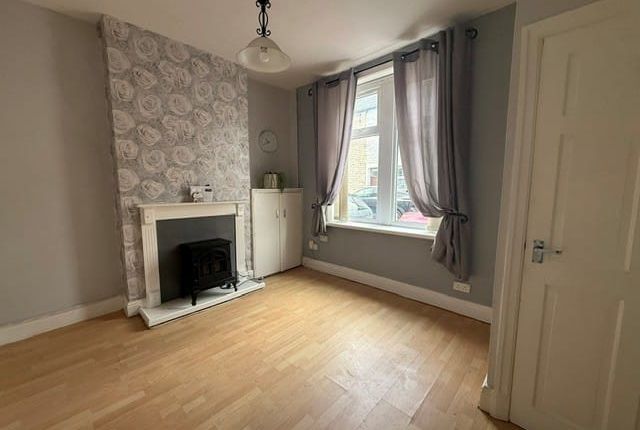 38, Scarlett Street, Burnley photo 2