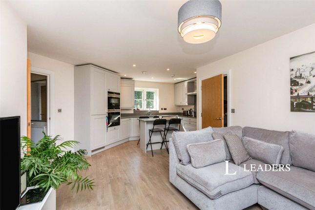 38, Rose Meadow, Woking photo 4