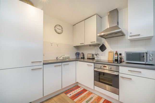 Flat to rent in Petergate, London