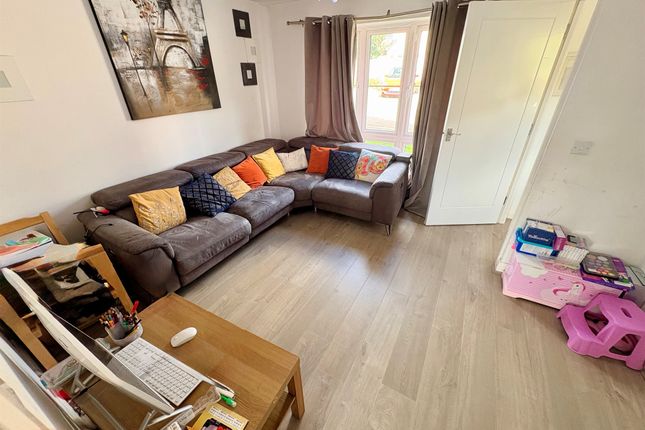 8, The Pastures, St. Neots photo 2