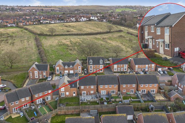 31, Lamplight Way, Castle Gresley photo 3
