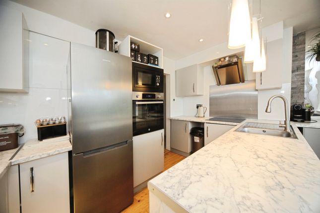 8, Beechwood Court, Dunstable photo 4